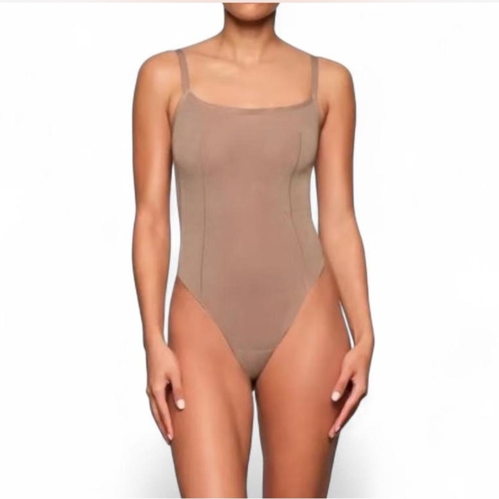 Skims Sheer Sculpt Square Neck Low
Back Thong Bodysuit color sienna size 2X NWT